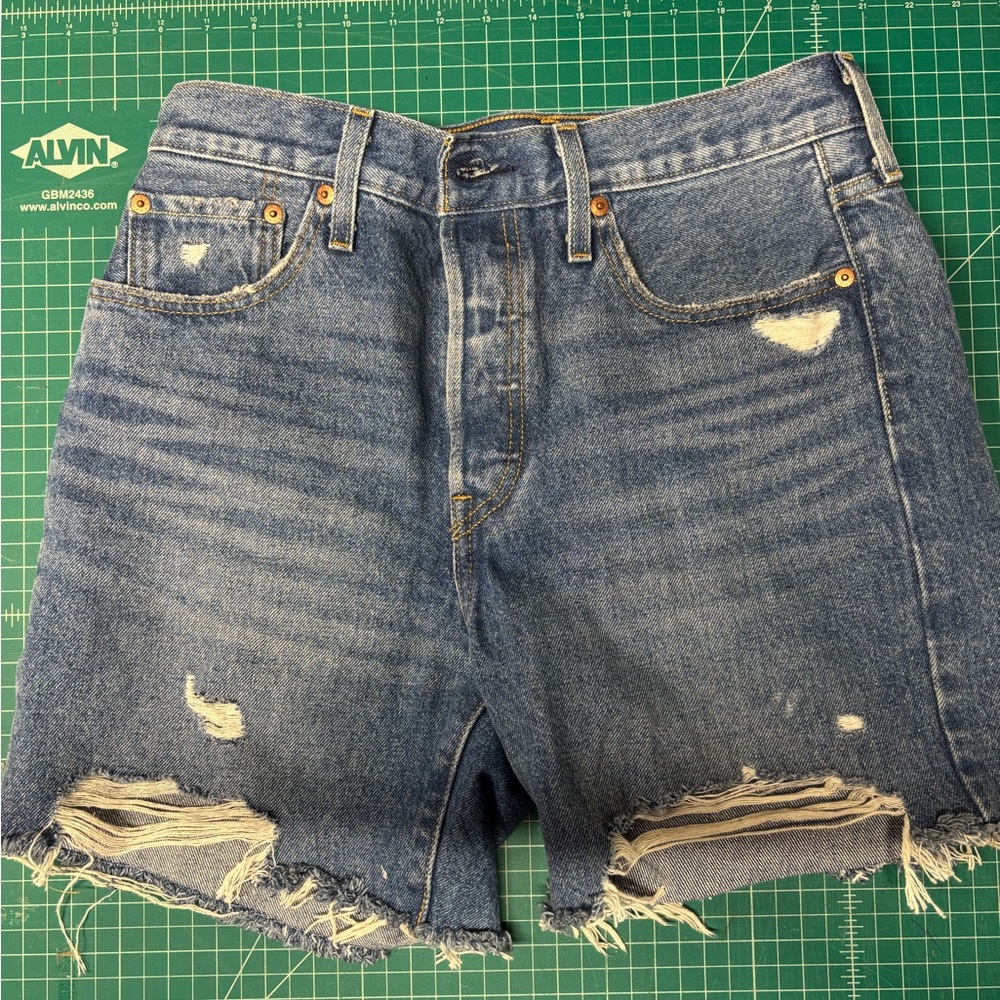 Levi’s Levi Strauss 501 Women's Distressed Blue Jean denim Shorts w28